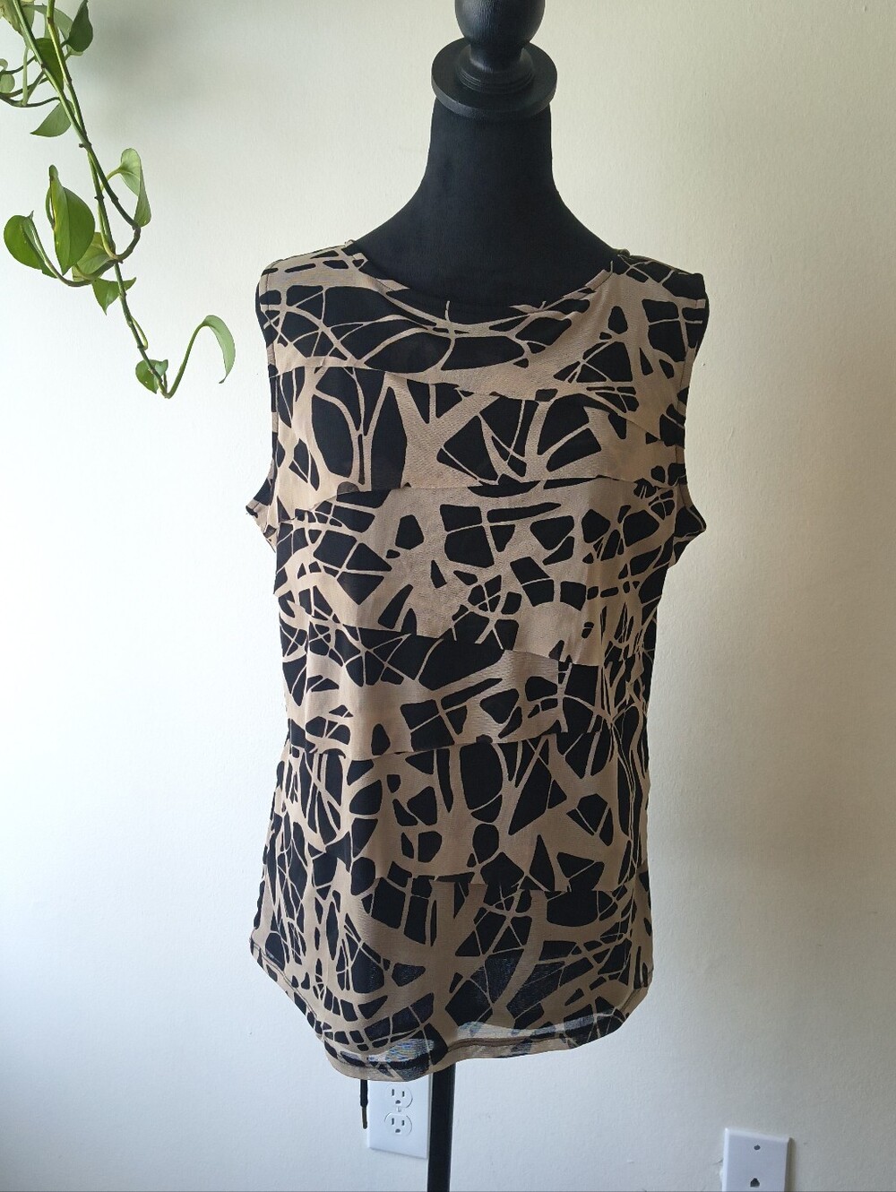Dana Buchman Women's Tank Top Size Large Black & Tan Abstract Geometric Pattern